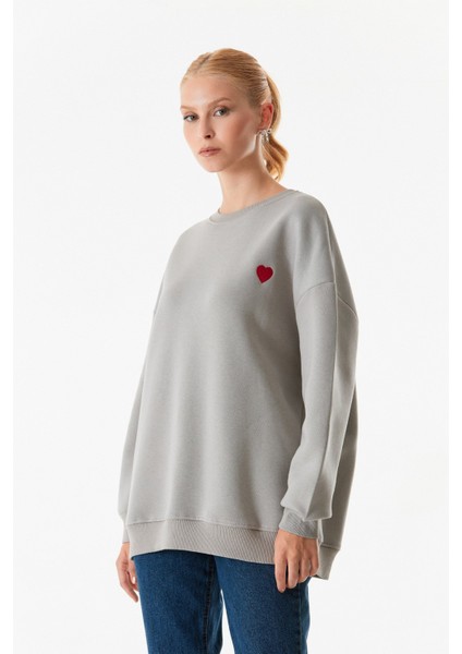 Kalp Nakışlı Bisiklet Yaka Oversize Sweatshirt