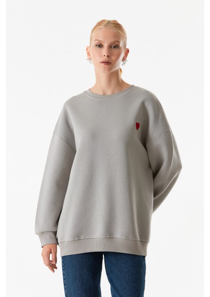 Kalp Nakışlı Bisiklet Yaka Oversize Sweatshirt