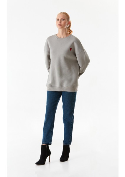 Kalp Nakışlı Bisiklet Yaka Oversize Sweatshirt