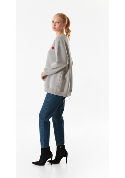 Kalp Nakışlı Bisiklet Yaka Oversize Sweatshirt