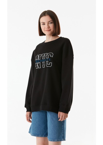 Yazı Nakışlı Bisiklet Yaka Sweatshirt