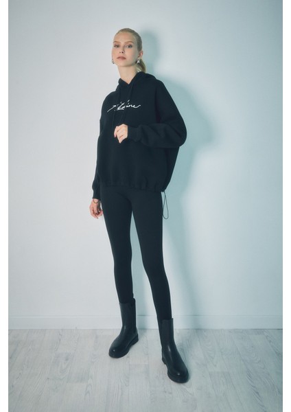 Yazı Nakışlı Beli Lastikli Kapüşonlu Sweatshirt fiyatları