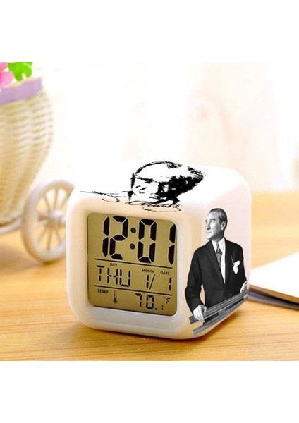 Atatürk Tasarımlı 7 Renk Değiştiren Alarmlı Dijital Küp Saat