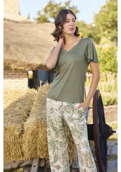 Kadın Çiçek ve Etnik Desenli Dantelli Pijama Takımı 24068 fiyatları