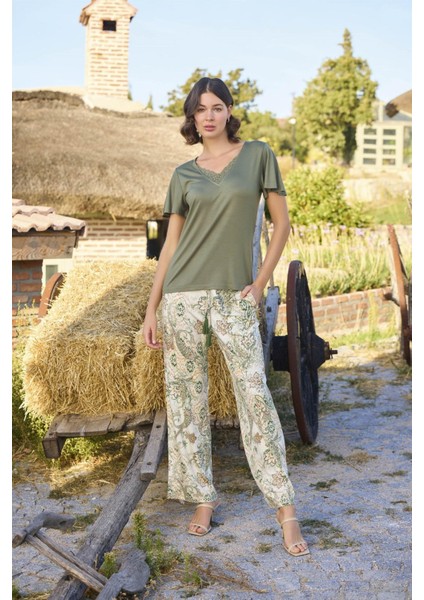 Kadın Çiçek ve Etnik Desenli Dantelli Pijama Takımı 24068 fırsatları