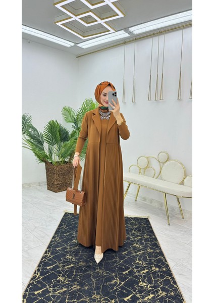 Tasarım Iç Elbise ve Pliseli Abayalı Kadın Ikili Takım