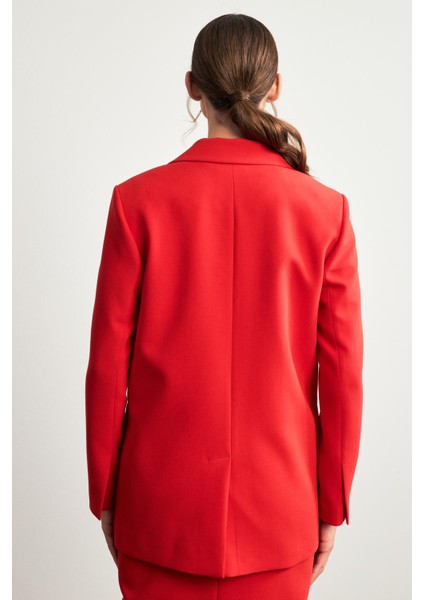 Kırmızı Tek Düğme ve Cep Detaylı Ceket modelleri
