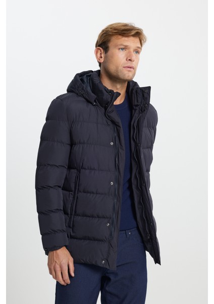 Standart Fit Normal Kesim Çıkma Kapüşon Yaka Yan Cepli Mont