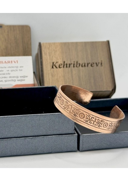 El yapımı unisex bakır bileklik, şık ve doğal tarzınıza uygun.