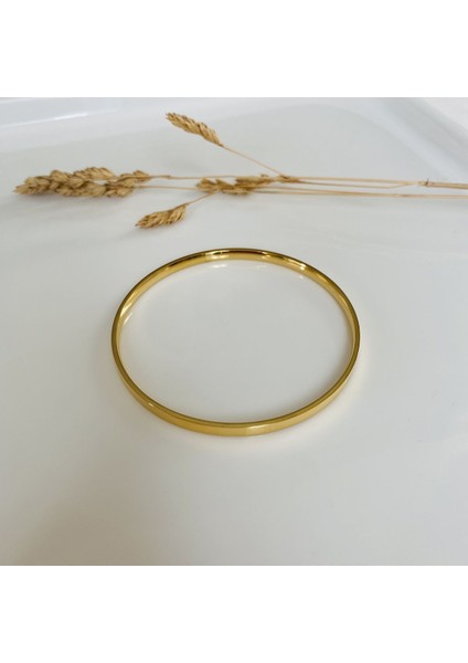 Altın tonlu sağlam çelik tek bilezik, şık ve dayanıklı aksesuar. fırsatları