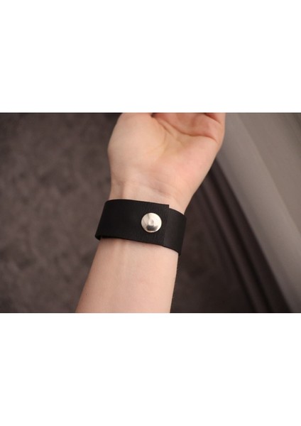 Hakiki deri siyah bileklik, şık ve dayanıklı takı seçeneği fiyatları
