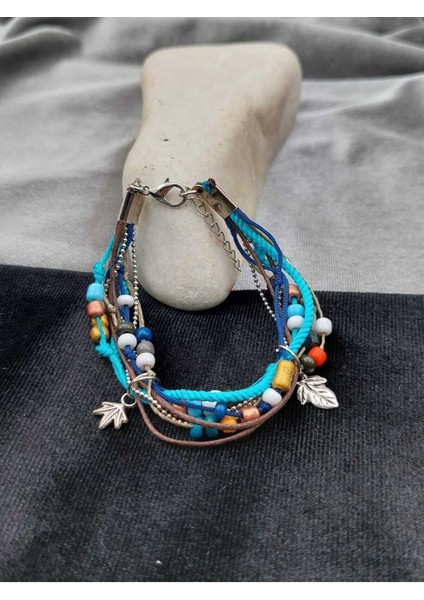 El Yapımı Mavi Hippi Kadın Bileklik, Boncuk ve Pirinç Detaylarıyla Şık Tasarım