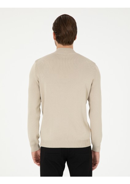 Erkek Bej Regular Fit Fermuarlı Dik Yaka Triko Kazak 50296417-VR011 indirimleri