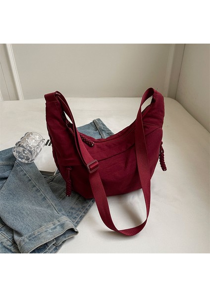 Çapraz Askılı Çanta Taşınabilir Naylon Malzeme Modaya Uygun ve Şehirli Sade Stil Çeşıtli Renkler Mevcut, Kırmızı (Yurt Dışından)