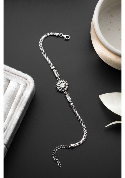 925 Ayar Gümüş Bagetli Çiçek Bileklik fiyatları