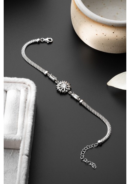 925 Ayar Gümüş Bagetli Çiçek Bileklik fırsatları