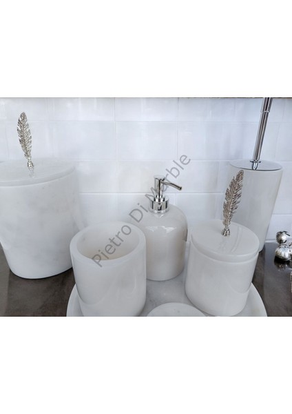 Beyaz Mermer Klasik Model 7 Parça Gümüş Renk Kuş Tüyü Aksesuarlı Banyo Seti