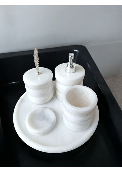 Beyaz Mermer Oval Model 5 Parça Gümüş Renk Kuş Tüyü Aksesuarlı Banyo Seti modelleri