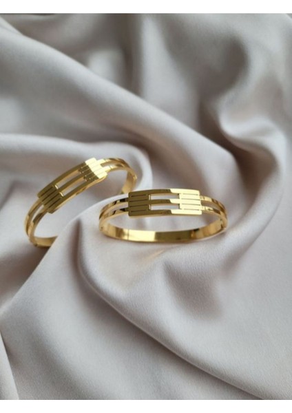 Altın Renkli Çelik Kararmaz Kaburga Kelepçe, Şık ve Dayanıklı Takı Seçeneği