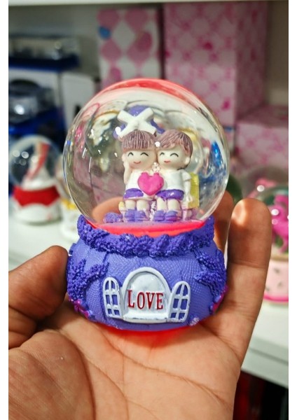 Love Sevgili Çift Temalı Mor 9 cm Orta Boy LED Işıklı Kar Küresi fırsatları