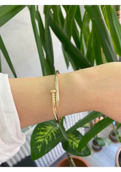 Gold Çivi Görünümlü Kartier Bileklik