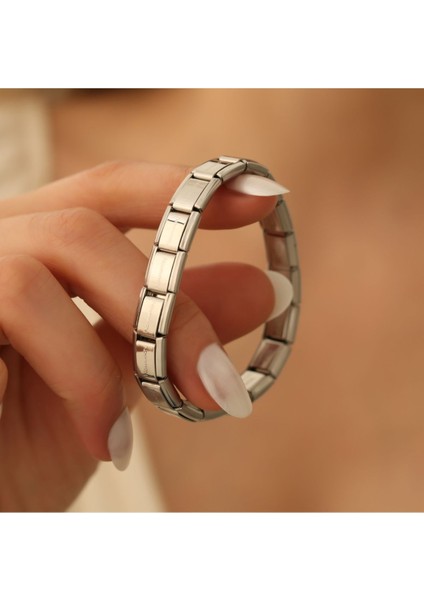 Gümüş Renkli Çelik Bileklik, Şık ve Dayanıklı Takı Seçeneği fiyatları