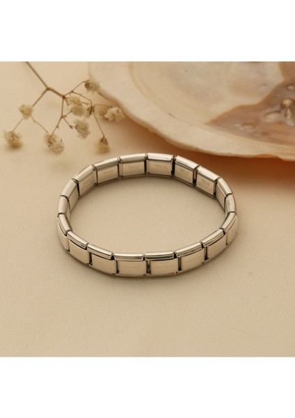 Gümüş Renkli Çelik Bileklik, Şık ve Dayanıklı Takı Seçeneği modelleri