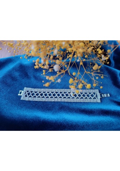 Zirkon taşlı şık ve zarif abiye bileklik, gümüş tasarım ile tarzınıza şıklık katın fiyatları