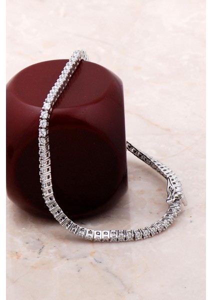 Parlak 2 mm pırlanta detaylı şık gümüş bileklik, zarif ve göz alıcı tasarım modelleri