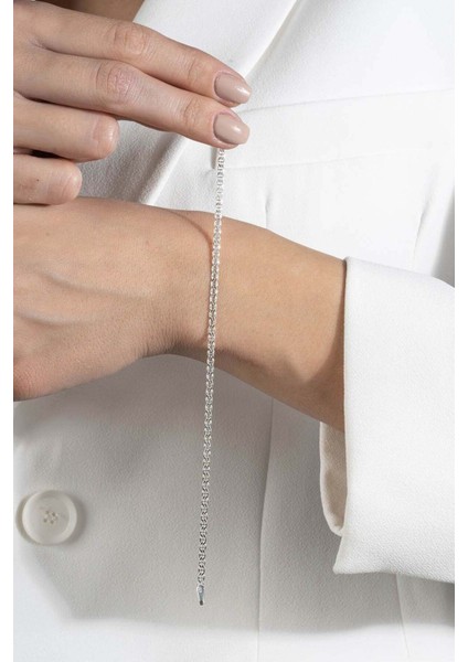 Gümüş Renkli 2.50 mm Genişlik Zarif Bileklik, 925 Ayar, Parlak ve Şık Takı fiyatları