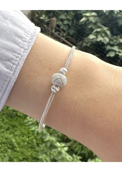 El İşçiliği Gümüş Bileklik, Kazaziye ve Örme Top Detaylı, Şık Tasarım, 950 Ayar, Boncuk Renk