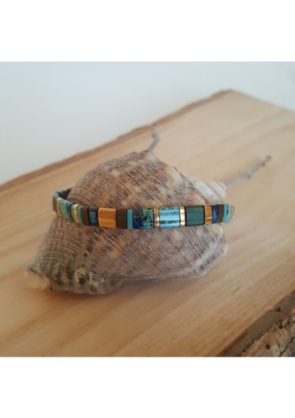 El yapımı mavi ve altın tonlu zarif boncuk bileklik, şık tasarım