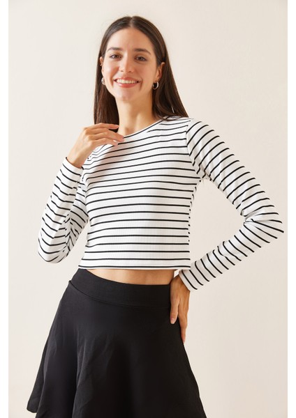 Beyaz Bisiklet Yaka Çizgili Bluz 5YXK2-48925-01 modelleri