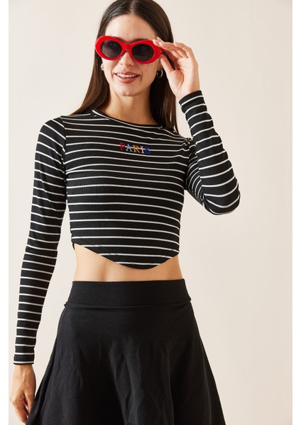 Siyah Bisiklet Yaka Çizgili Crop Bluz 5YXK2-48930-02 fırsatları