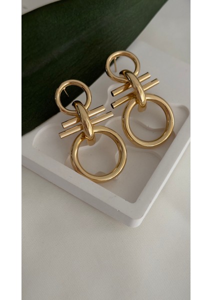 Gold Halka Detaylı Küpe