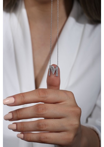 925 Ayar Rodyum Kaplamalı Pırlanta Görünümlü Gümüş M Harfi Kolye fiyatları