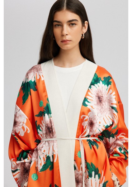 Çiçek Desenli Püskül Detaylı Kimono
