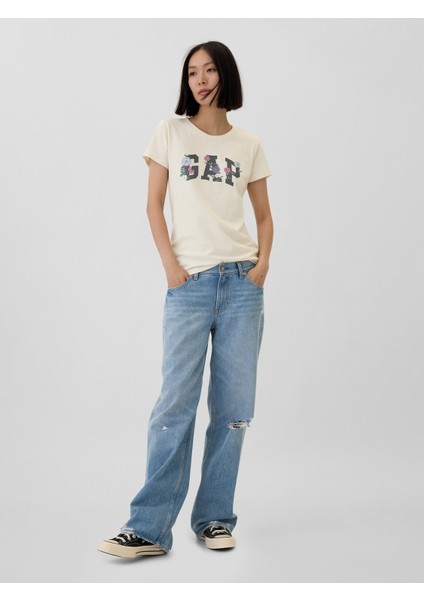 Kadın Kırık Beyaz Gap Logo T-Shirt indirimleri