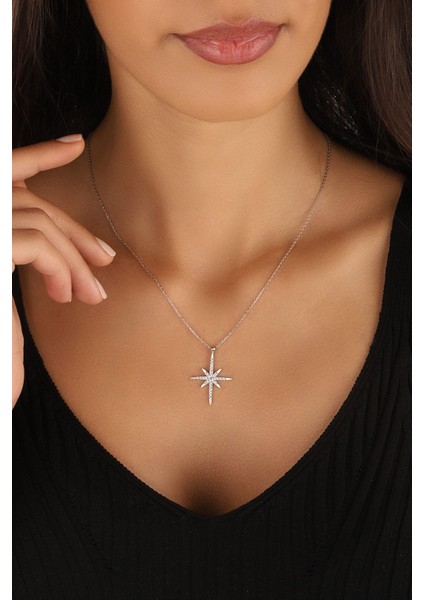 Parlak ve şık yıldız detaylı gümüş kolye, 925 ayar, zarif takı seçeneği fiyatları