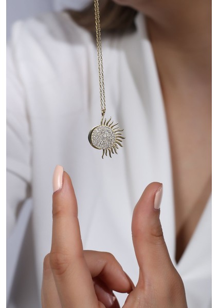 Beyaz Taşlı Gümüş Kolye, 925 Ayar Gold Kaplama, Zarif ve Şık Tasarım fiyatları