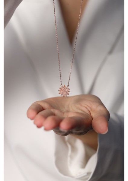 925 Ayar Pembe Taşlı Rose Kaplamalı Gümüş Kolye Bej Renkli Zarif Takı fiyatları