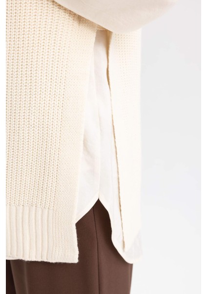 Yarım Balıkçı Yaka Basic Düz Yan Yırtmaçlı Triko Süveter D5022AX24AU fırsatları