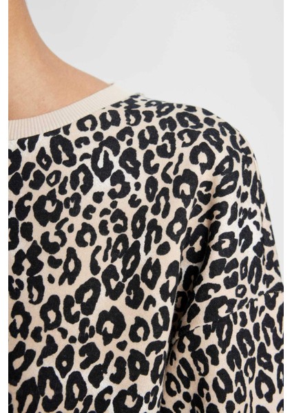 Boxy Fit Bisiklet Yaka Leopar Desenli Kalın Sweatshirt D8722AX24WN indirimleri