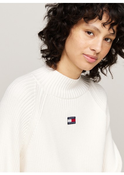 Dik Yaka Standart Nakışlı Beyaz Kazak Kadın Tjw Badge Mockneck Sweater