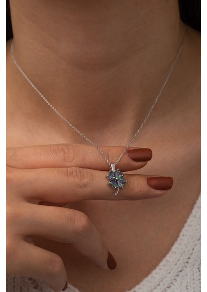 925 Ayar Gümüş Topaz Yonca Kolye, Zarif ve Parlak Tasarım fiyatları