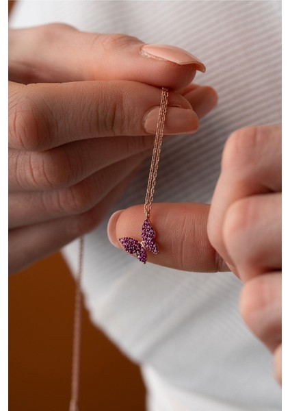 925 ayar gümüş, pembe taşlı zarif kelebek takı, şık ve özel tasarım.