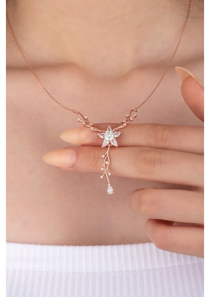 925 Ayar Gümüş Pembe Nergis ve Sarmaşık Detaylı Zarif Kolye modelleri