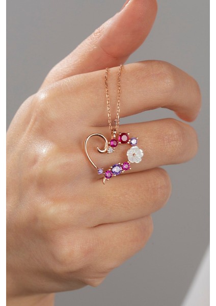 Kalpli aşk çiçeği gümüş kolye, manolya detaylı, pembe renk, zirkon taşlı