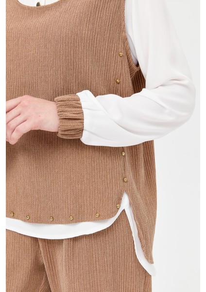 Retro Dokulu Üçlü Pantolonlu Takım Camel