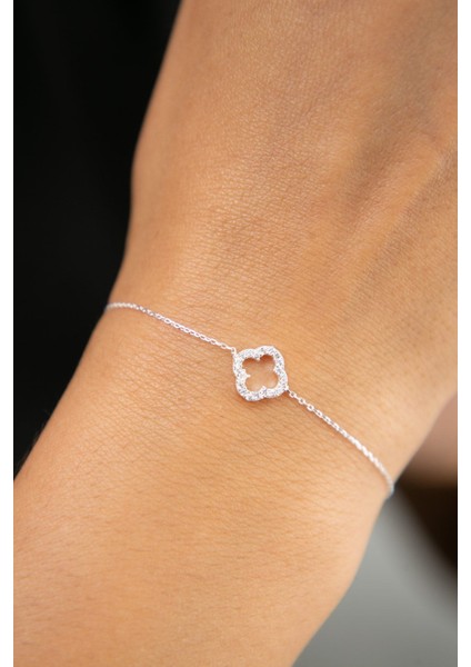 Turuncu zirkon taşlı 925 ayar gümüş yonca model kadın bileklik, şık ve zarif takı seçeneği fiyatları